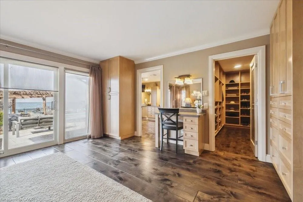 7 Lakegate Drive