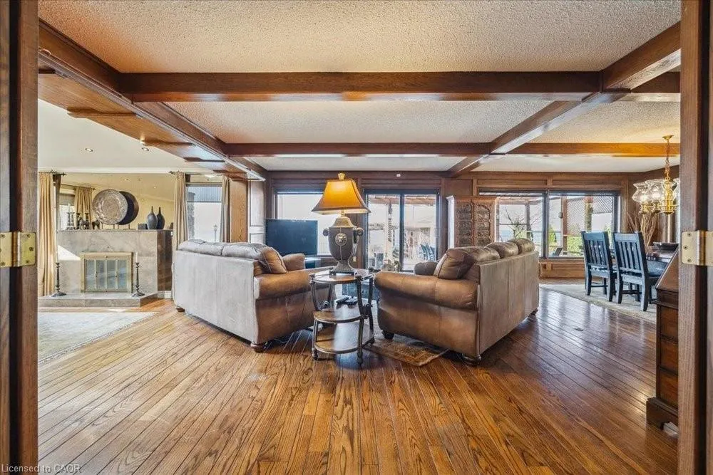 7 Lakegate Drive