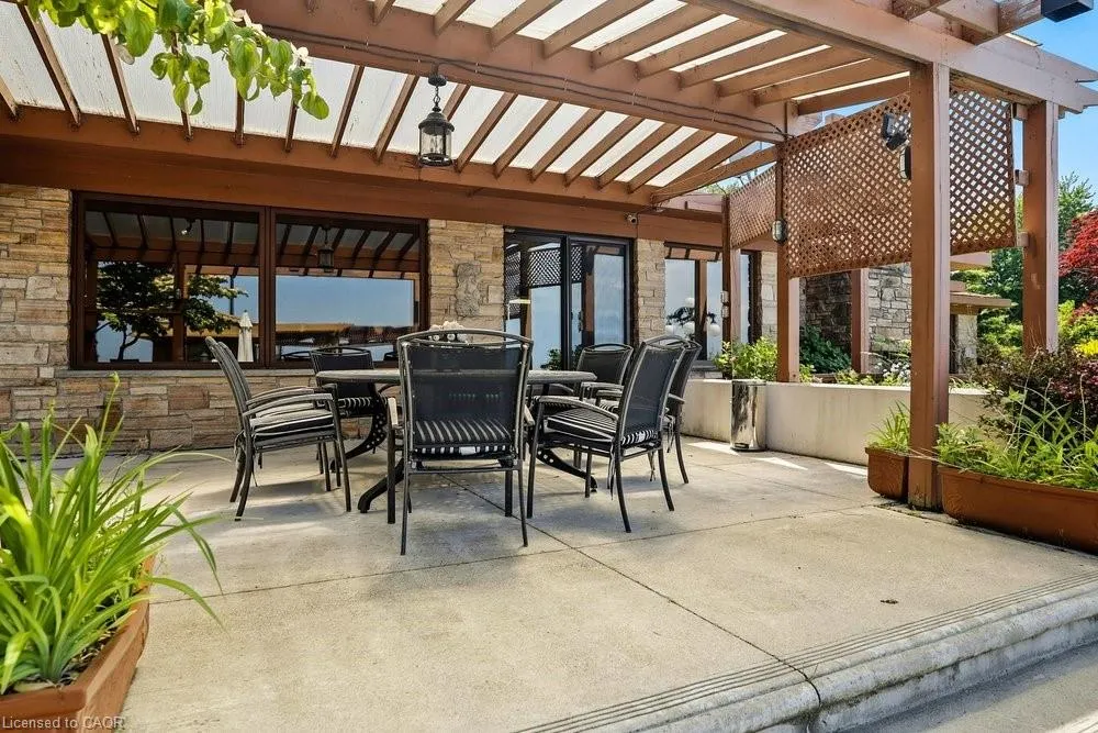 7 Lakegate Drive