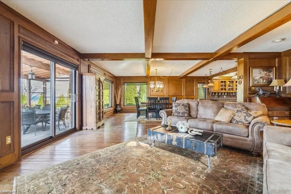 7 Lakegate Drive