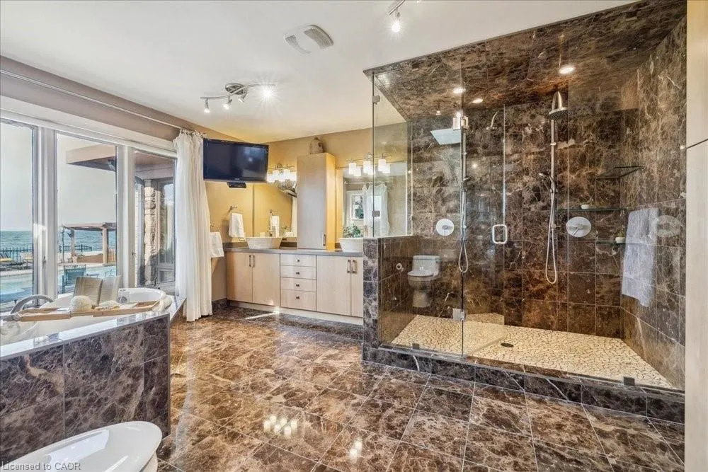7 Lakegate Drive