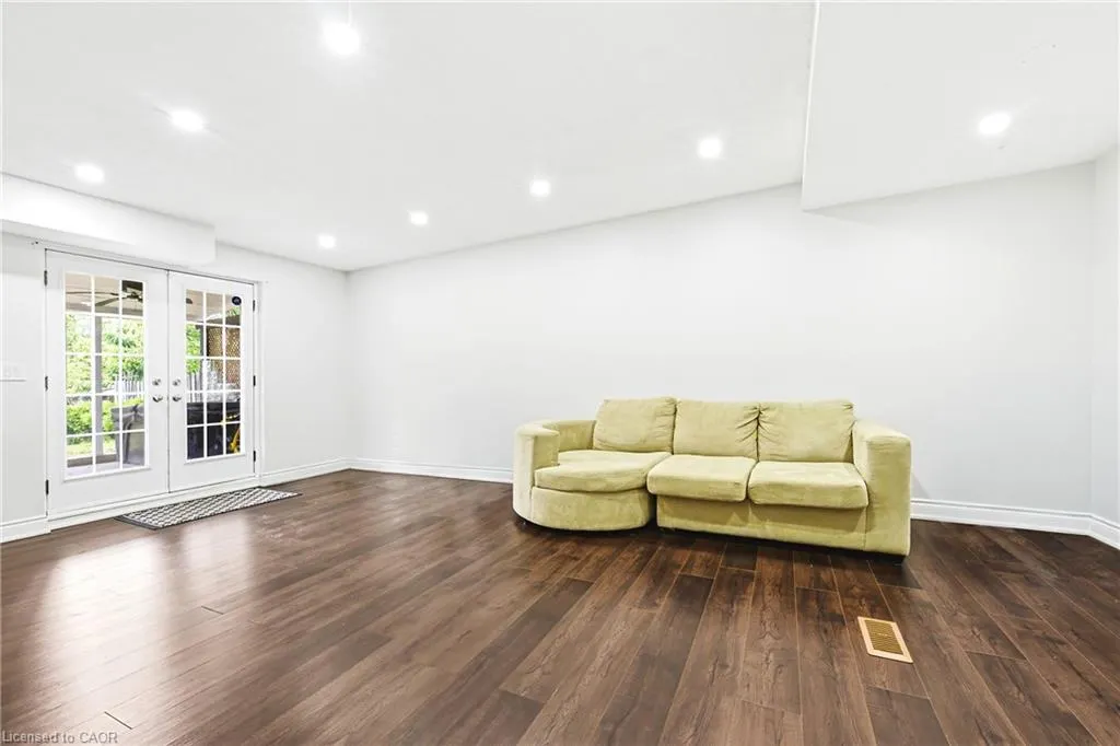 11 Drakes Drive