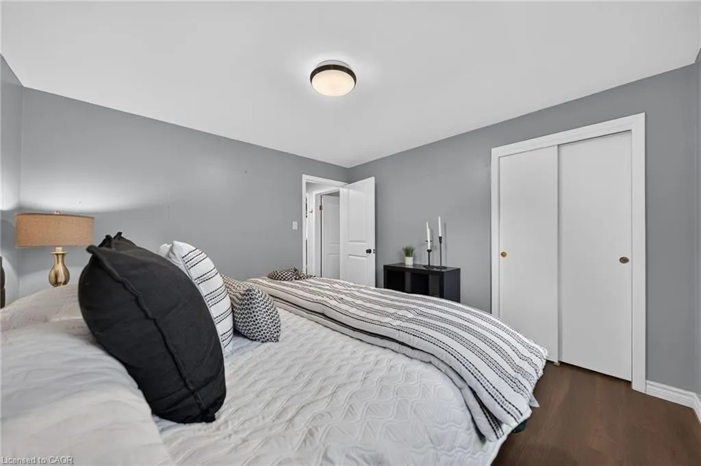 33 Shadywood Crescent