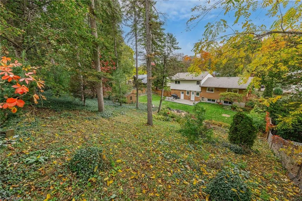33 Shadywood Crescent