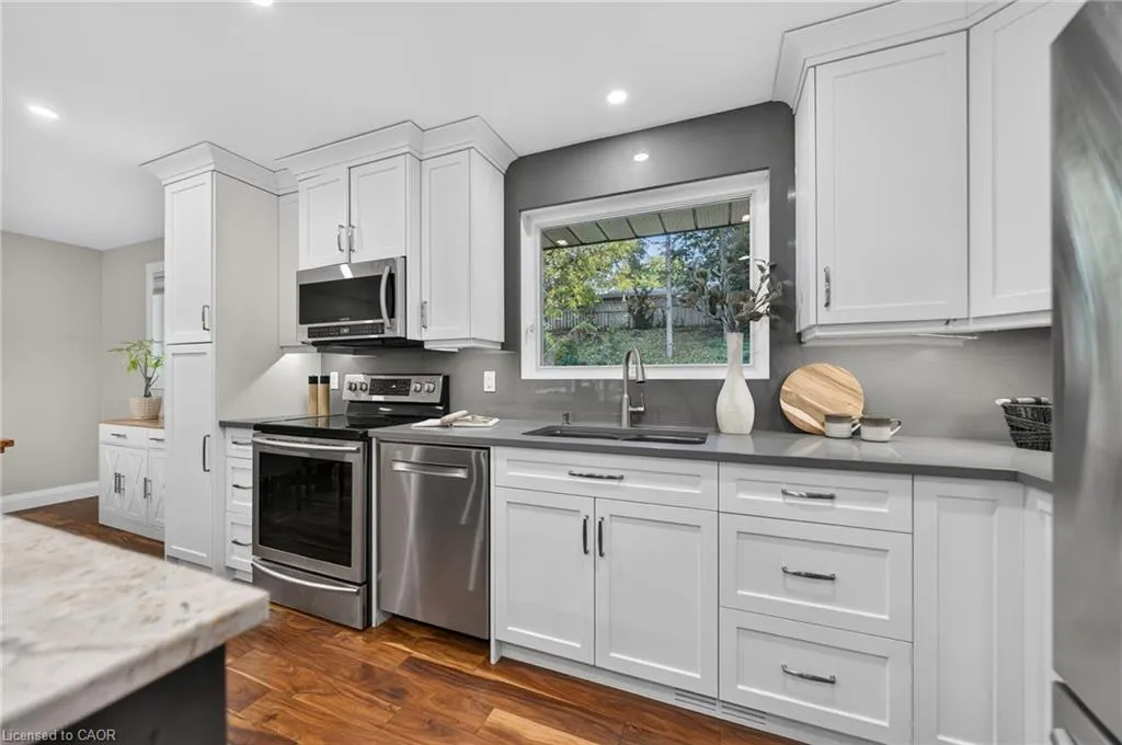 33 Shadywood Crescent