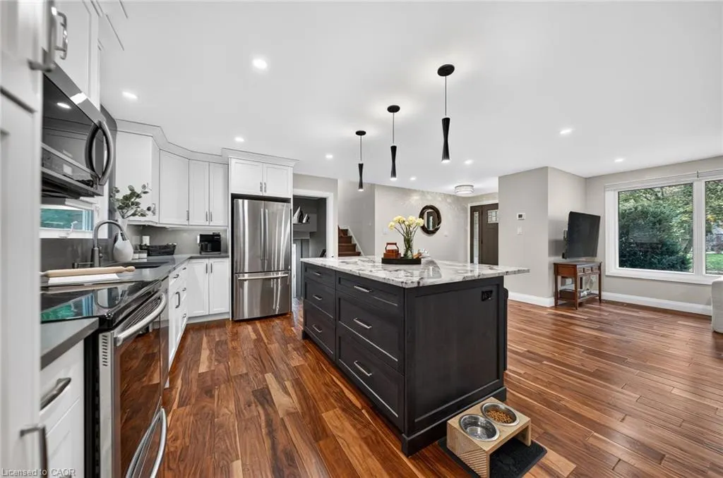33 Shadywood Crescent
