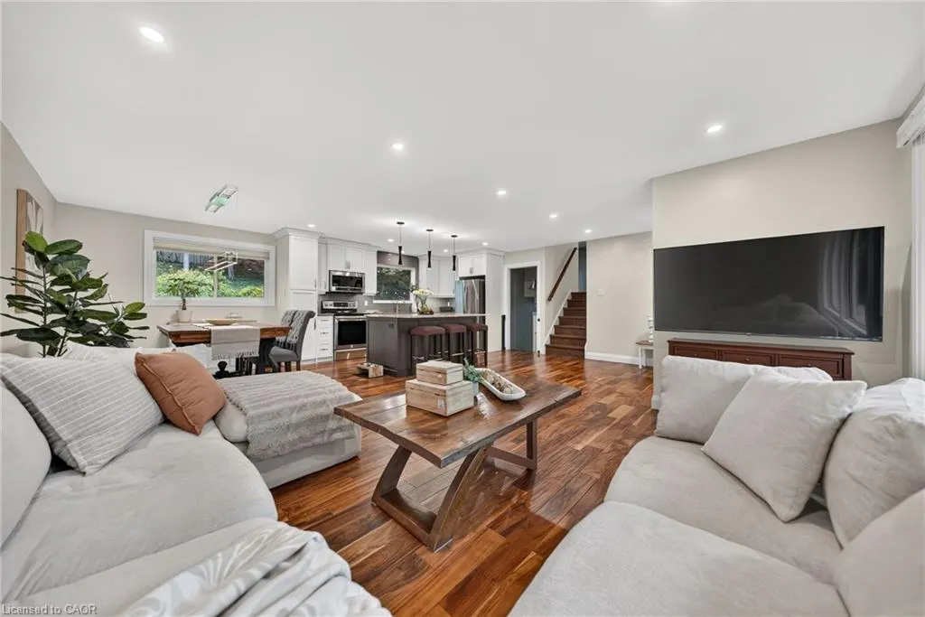 33 Shadywood Crescent