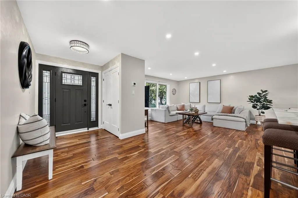 33 Shadywood Crescent