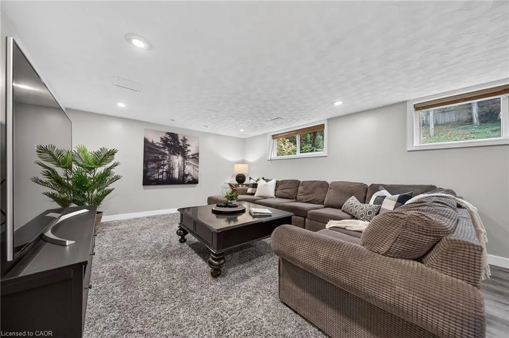 33 Shadywood Crescent