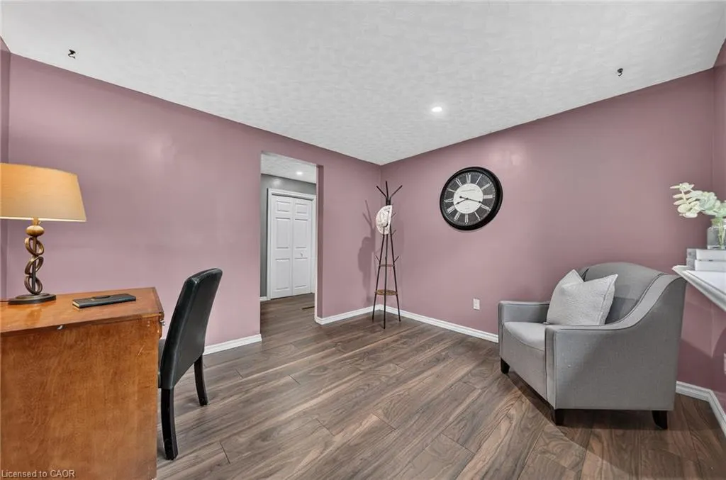 33 Shadywood Crescent