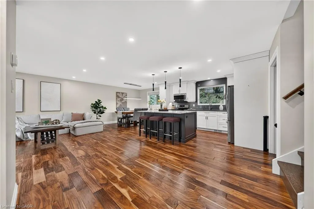 33 Shadywood Crescent