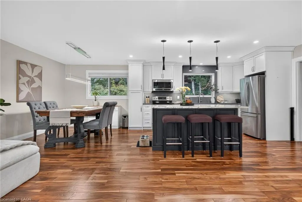 33 Shadywood Crescent