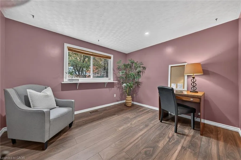 33 Shadywood Crescent
