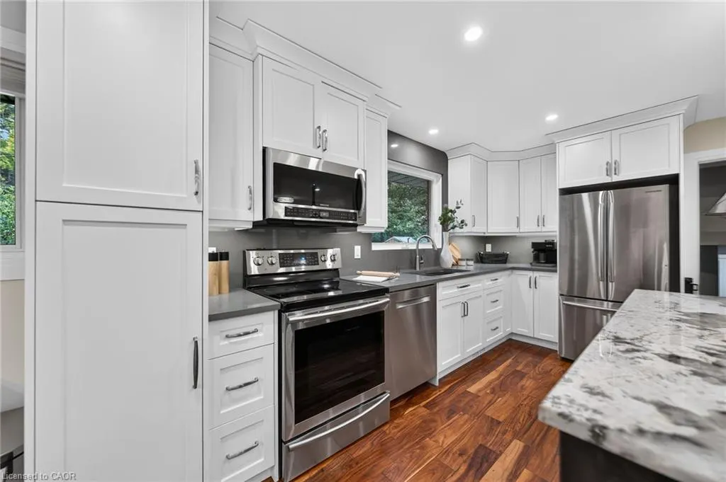 33 Shadywood Crescent