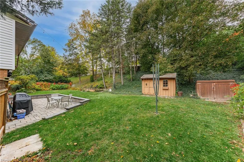 33 Shadywood Crescent