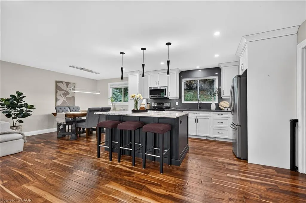 33 Shadywood Crescent
