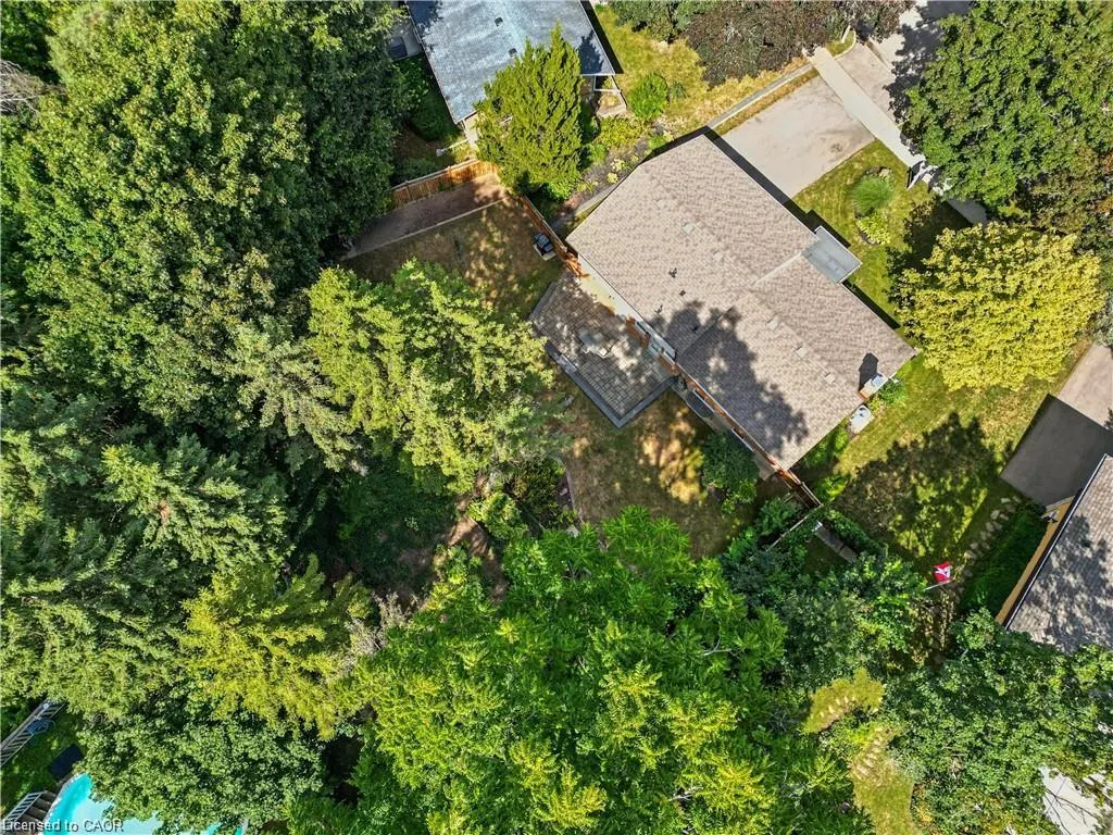 33 Shadywood Crescent