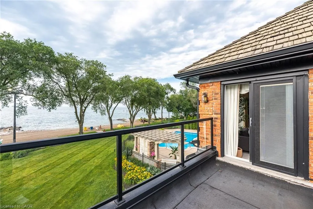 17 Lochside Drive