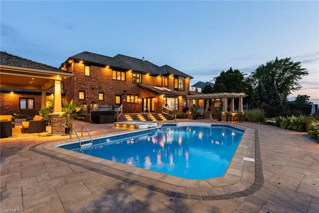 17 Lochside Drive