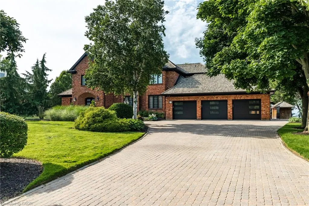 17 Lochside Drive