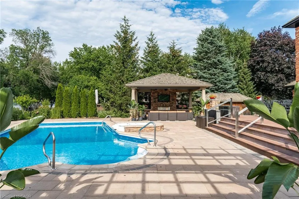 17 Lochside Drive