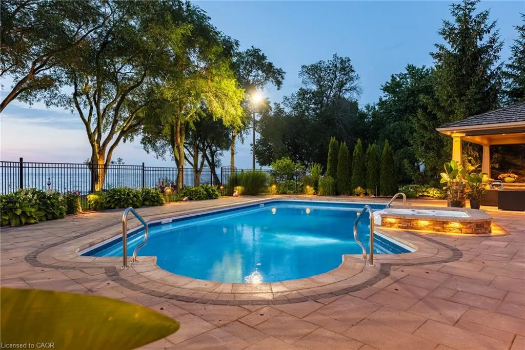 17 Lochside Drive