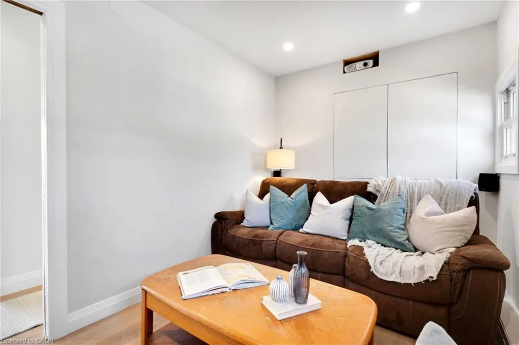 28 Macpherson Crescent