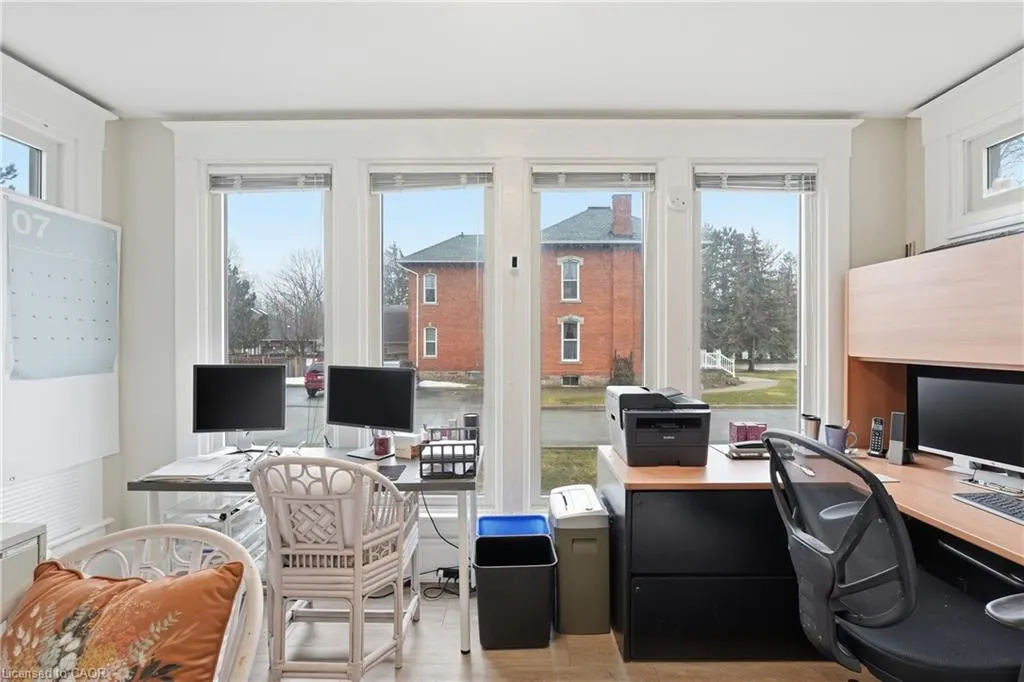 89 Main Street E