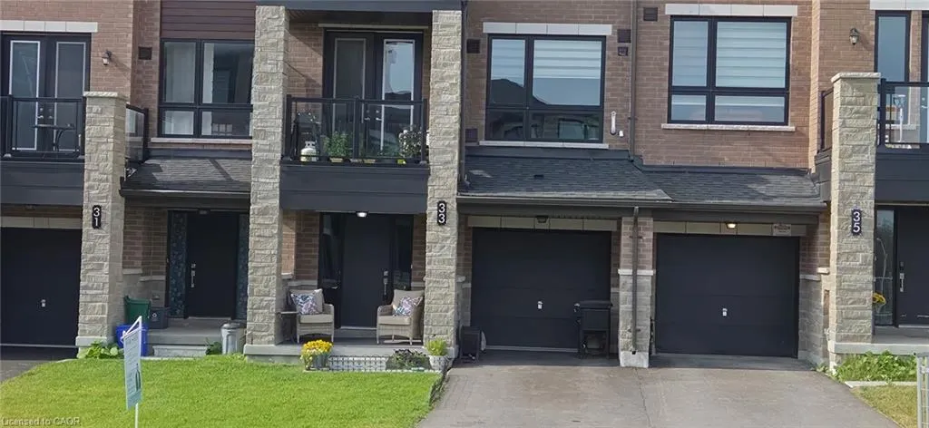 33 Red Maple Lane