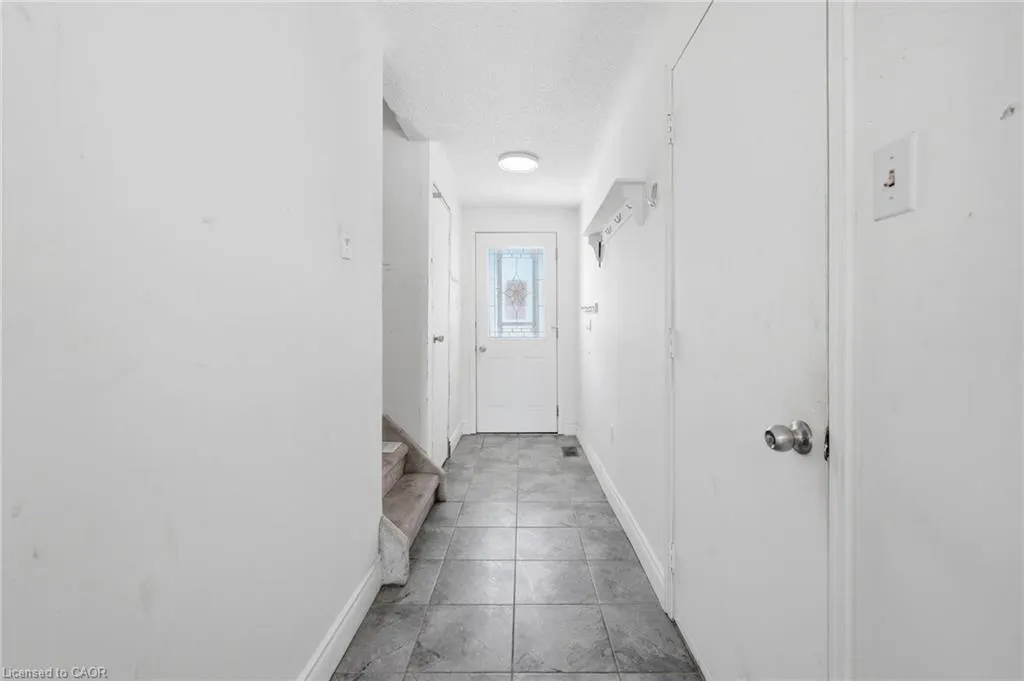 1 Mccuaig Court
