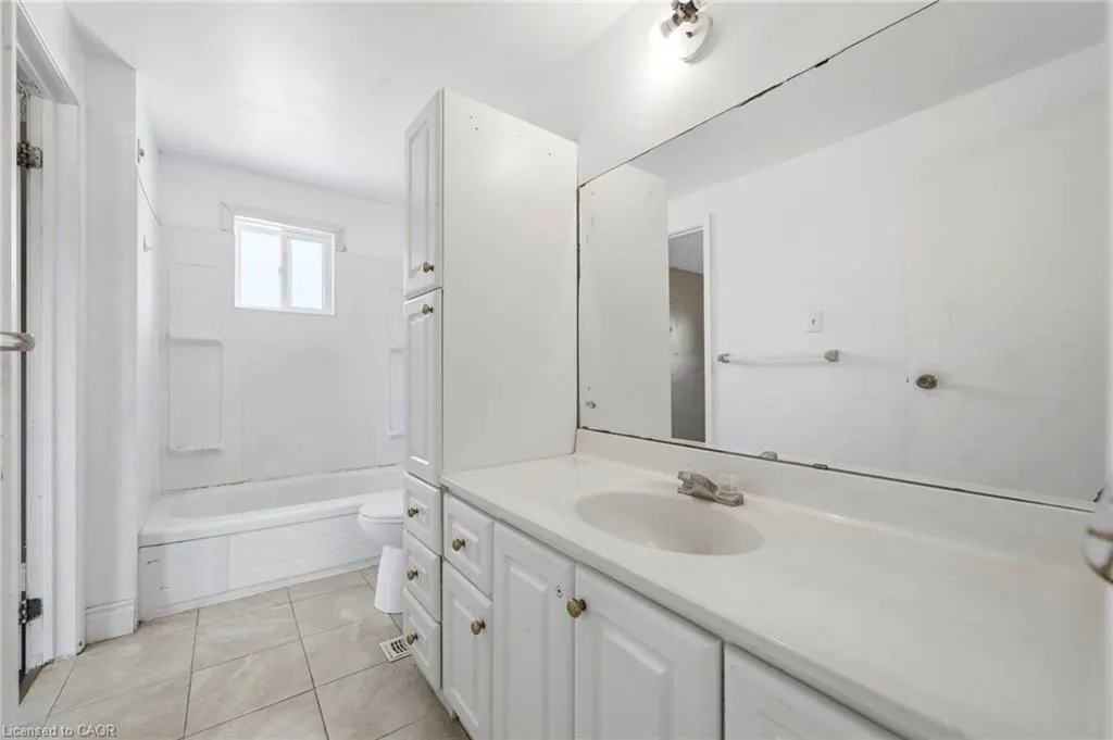 1 Mccuaig Court