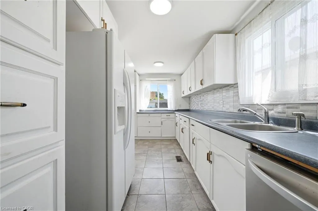 1 Mccuaig Court