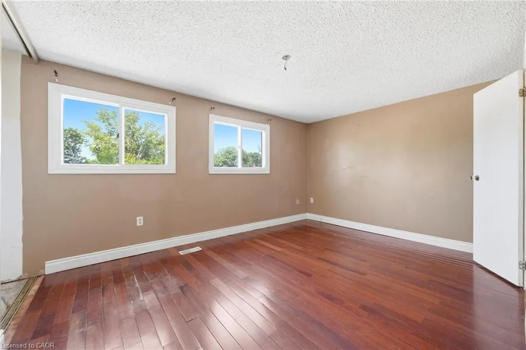 1 Mccuaig Court