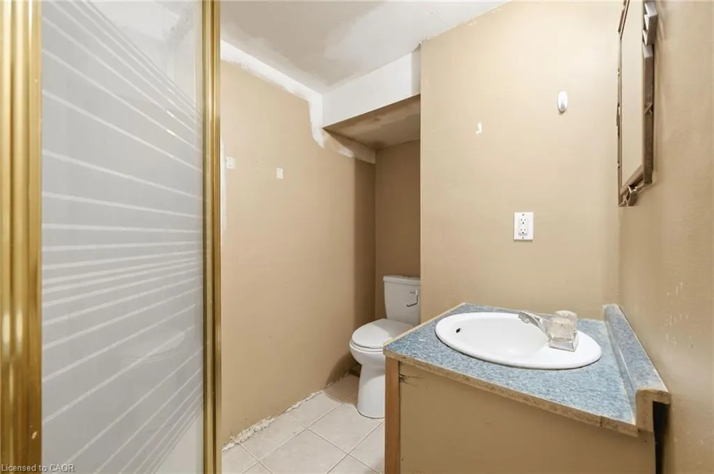 1 Mccuaig Court
