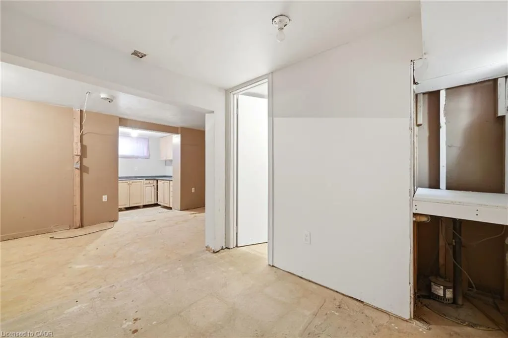 1 Mccuaig Court