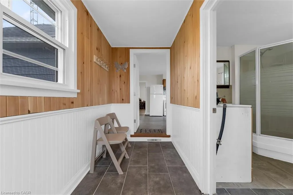 87 Mud Street E