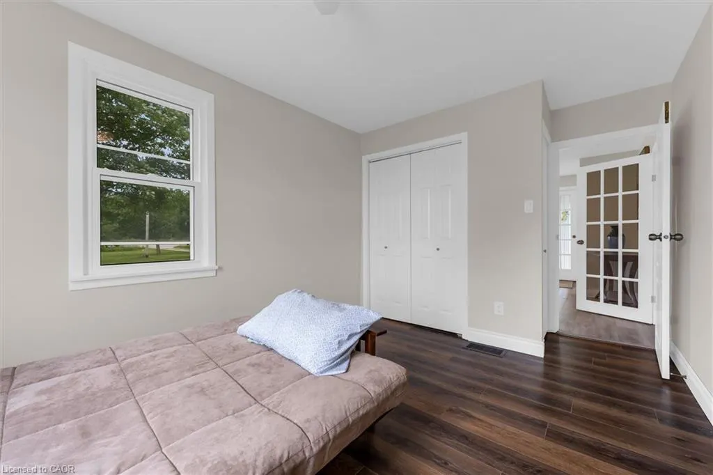 87 Mud Street E