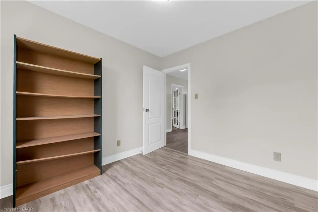 87 Mud Street E