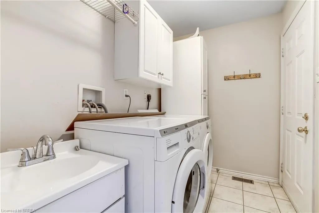 19 Hanlon Place #15