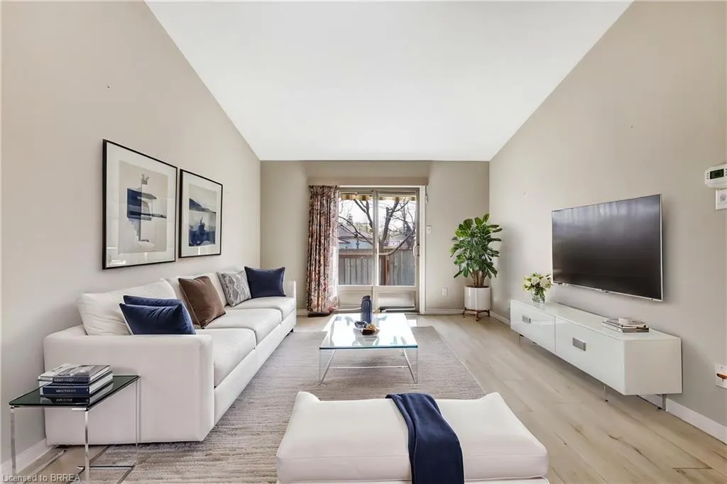 19 Hanlon Place #15