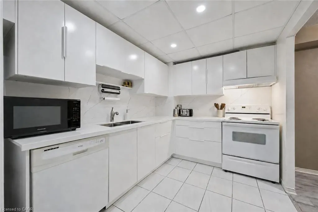 155 Hillcrest Avenue #302