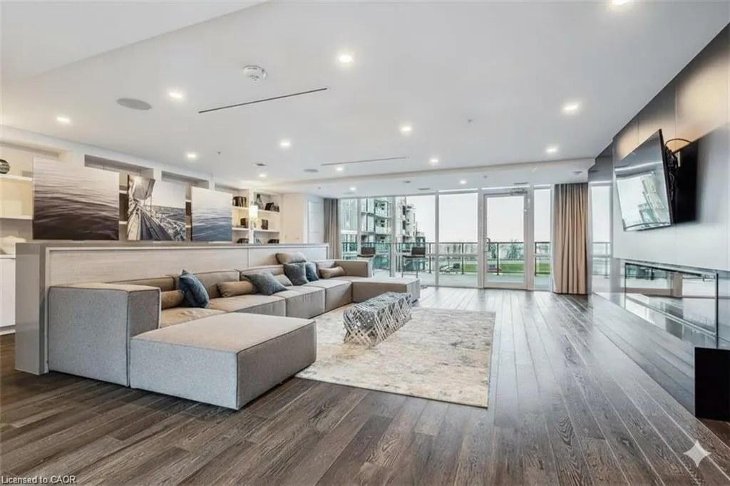 16 Concord Place N #516