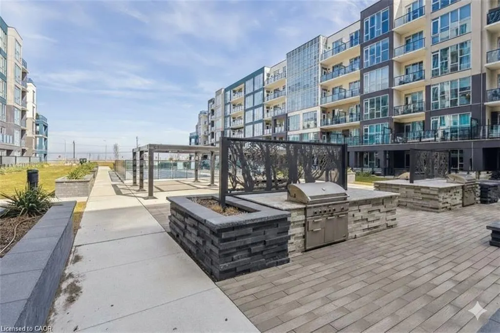 16 Concord Place N #516