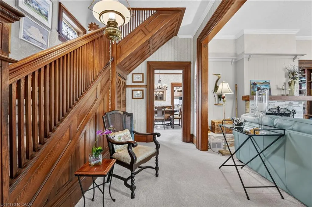 438 Broad Street W