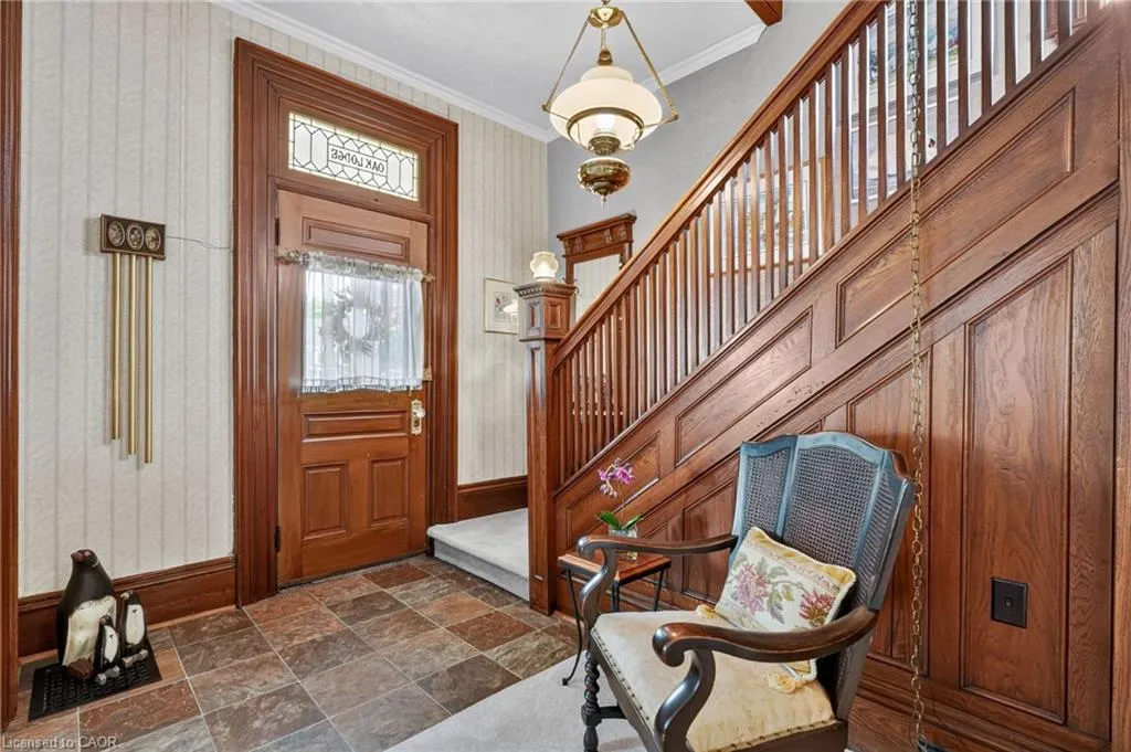 438 Broad Street W