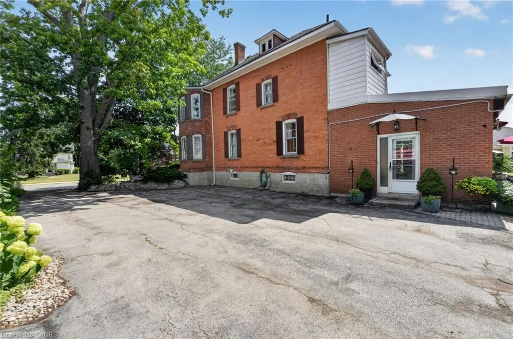 438 Broad Street W