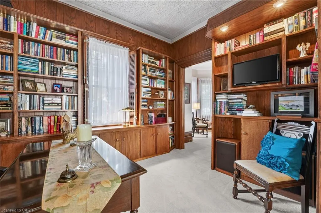 438 Broad Street W