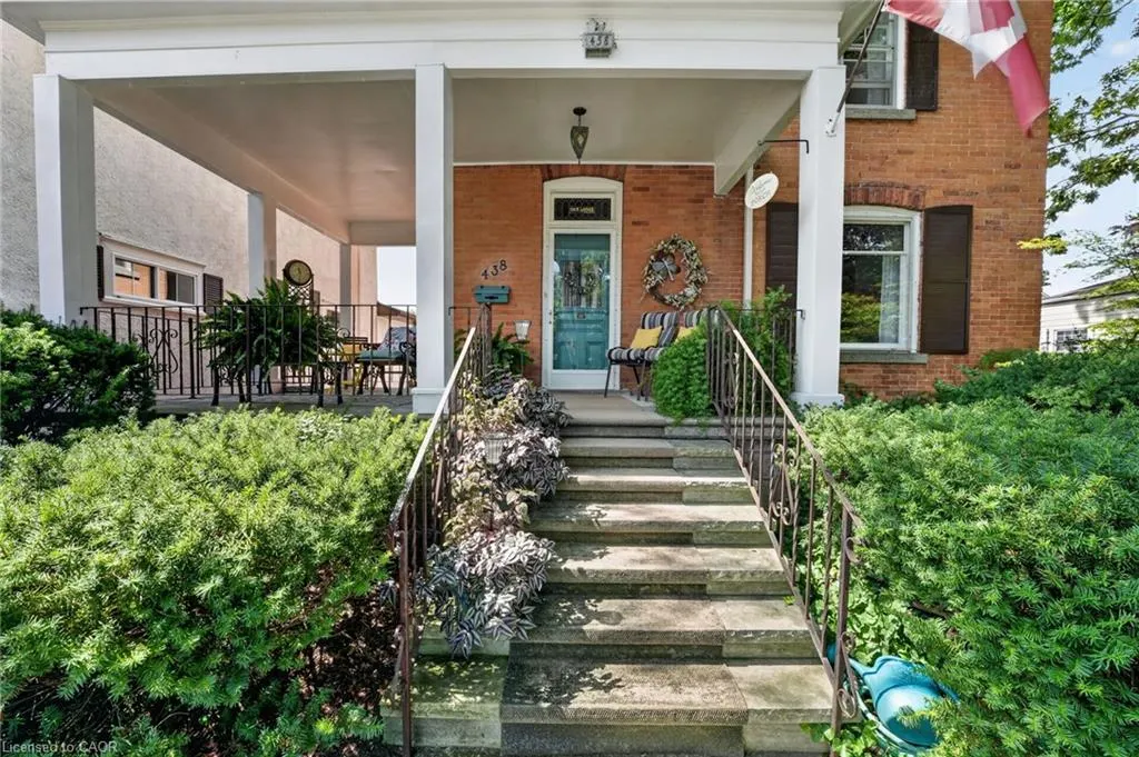 438 Broad Street W