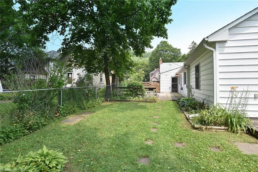 340 King Street W