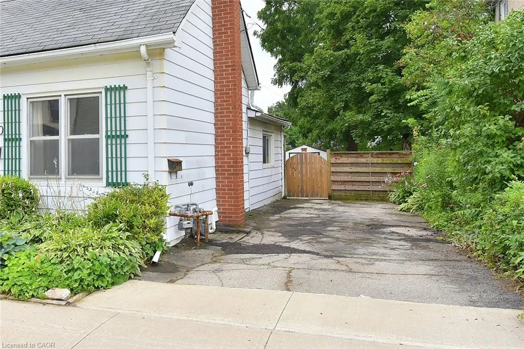340 King Street W